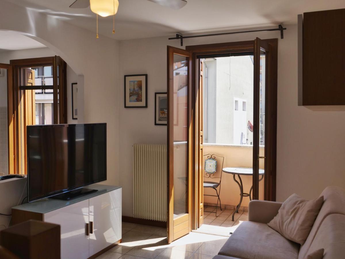 Lounge Del Duca, Centralissimo Bicamere Su Due Livelli - Posto Auto A Richesta Grado Extérieur photo